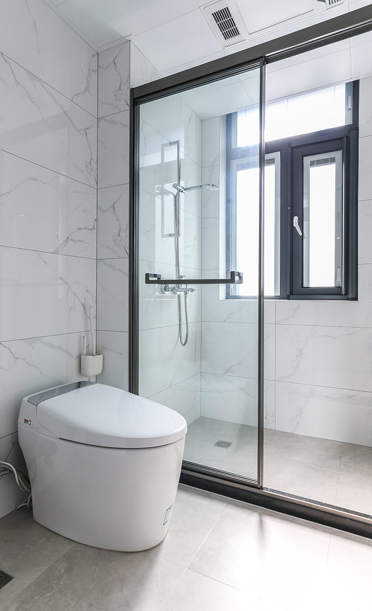 卫生间干湿分离，实用美观，收纳柜也可以将浴室里的所有东西很好的收纳起来，提升使用率和舒适感。