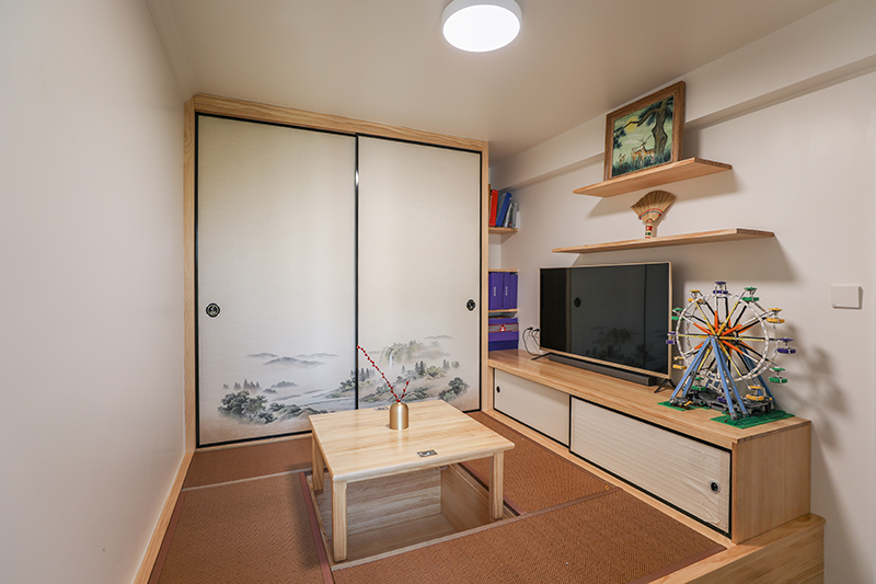日式的定制家具给人的感觉干净，沉稳，不飘
