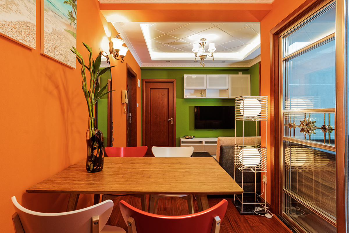 餐厅：橙与绿的搭配，清新的格调，浪漫的意境，地中海作为80后最喜欢的装修风格之一，完全取决于它的清新无压的风格，备受80后的小白领的喜爱。
